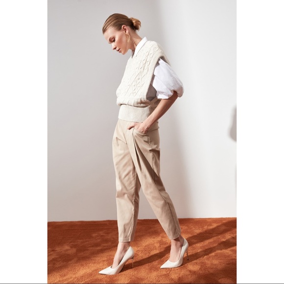 NWT Beige V Neck Woman Knitwear Sweater Medium - Picture 10 of 11